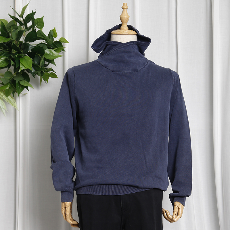 Mens' sweater