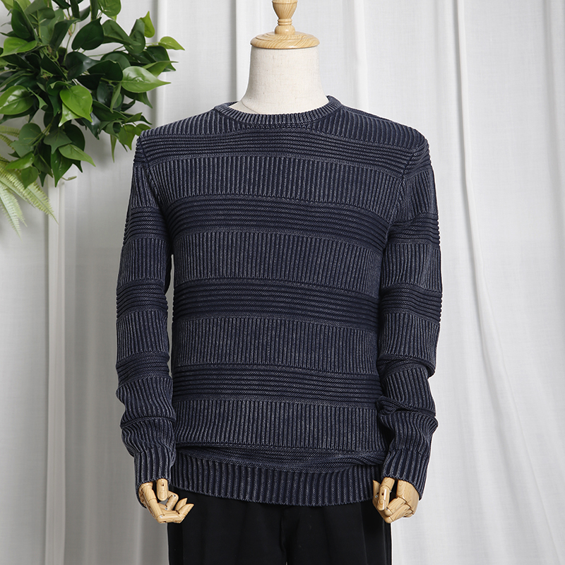 Mens' sweater